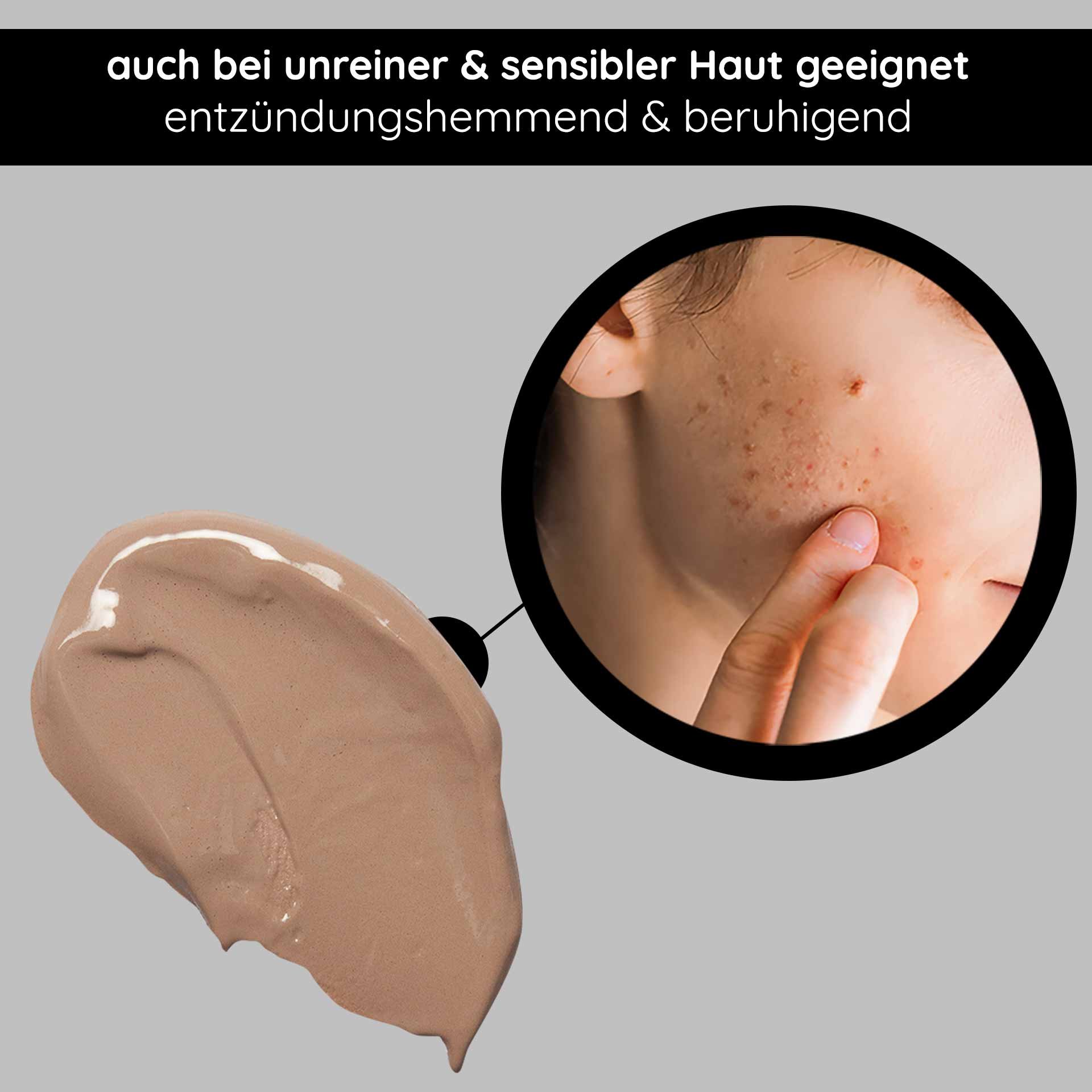 Cremefarbene BB Cream Textur mit feinen Pigmenten auf Hautoberfläche
