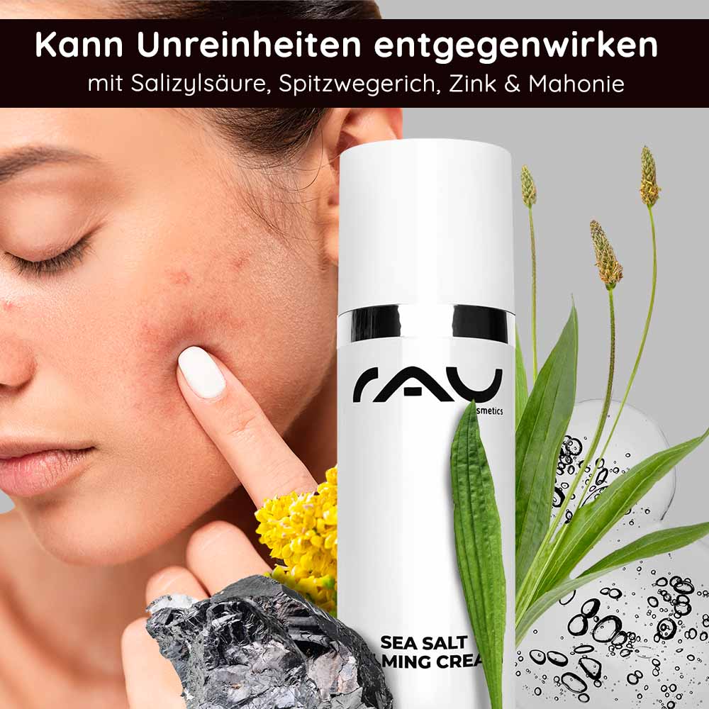 Sea Salt Calming Cream 50 ml Face Cream with Sea Salt Frau mit unreiner Haut, die auf ihr Gesicht zeigt, umgeben von RAU Cosmetics Sea Salt Calming Cream, Meersalz, Pflanzenextrakten und Wasserblasen, zur Behandlung von Hautunreinheiten.