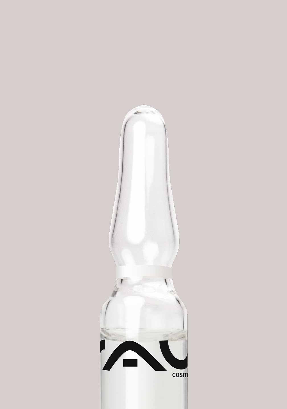 Transparente Glasampulle mit klarem Inhalt und "CAU" Logo für RAU Cosmetics Anti-Pollution Ampullen.