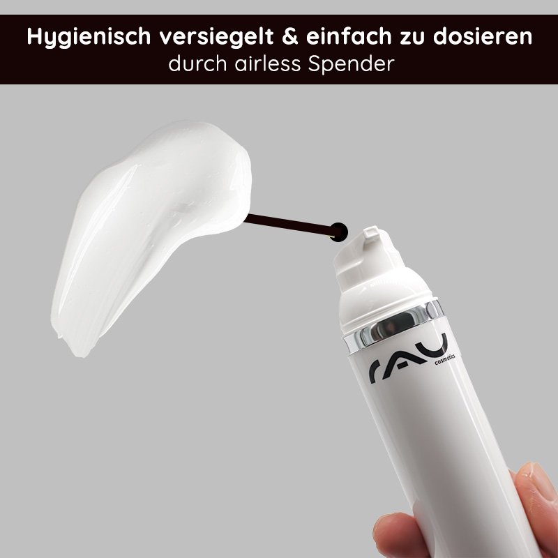 RAU Cosmetics Airless-Spender mit cremiger Fruchtsäure-Peeling-Textur, bei dem der hygienische Verschluss und die einfache Dosierung für die Hautpflege im Vordergrund stehen.