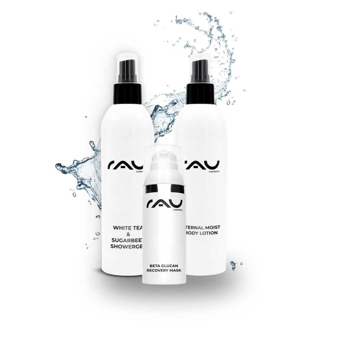 RAU Cosmetics Verwöhnset mit White Tea & Sugar Beet Showergel, Eternal Moist Body Lotion und Beta Glucan Recovery Mask mit Wasserspritzern für eine sanfte Reinigung und Hautpflege.